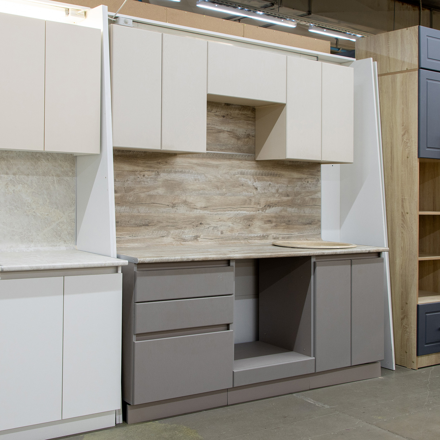 Шкаф навесной 600х338х290 мм BROZEX-WOOD Эрика, для вытяжки, с дверцей, светло-бежевый / ясень капучино софт