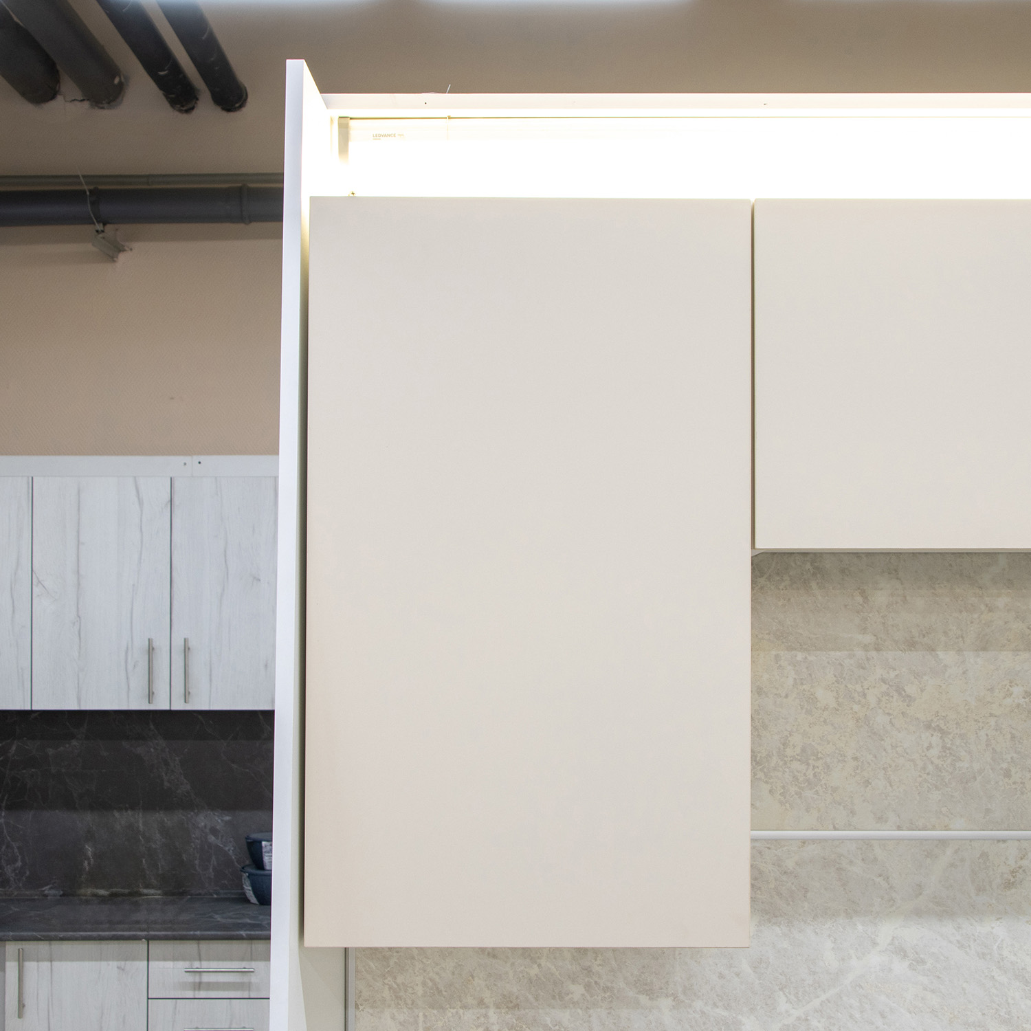 Шкаф навесной 400х676х290 мм BROZEX-WOOD Стиль, с дверцей, белый / светло-бежевый