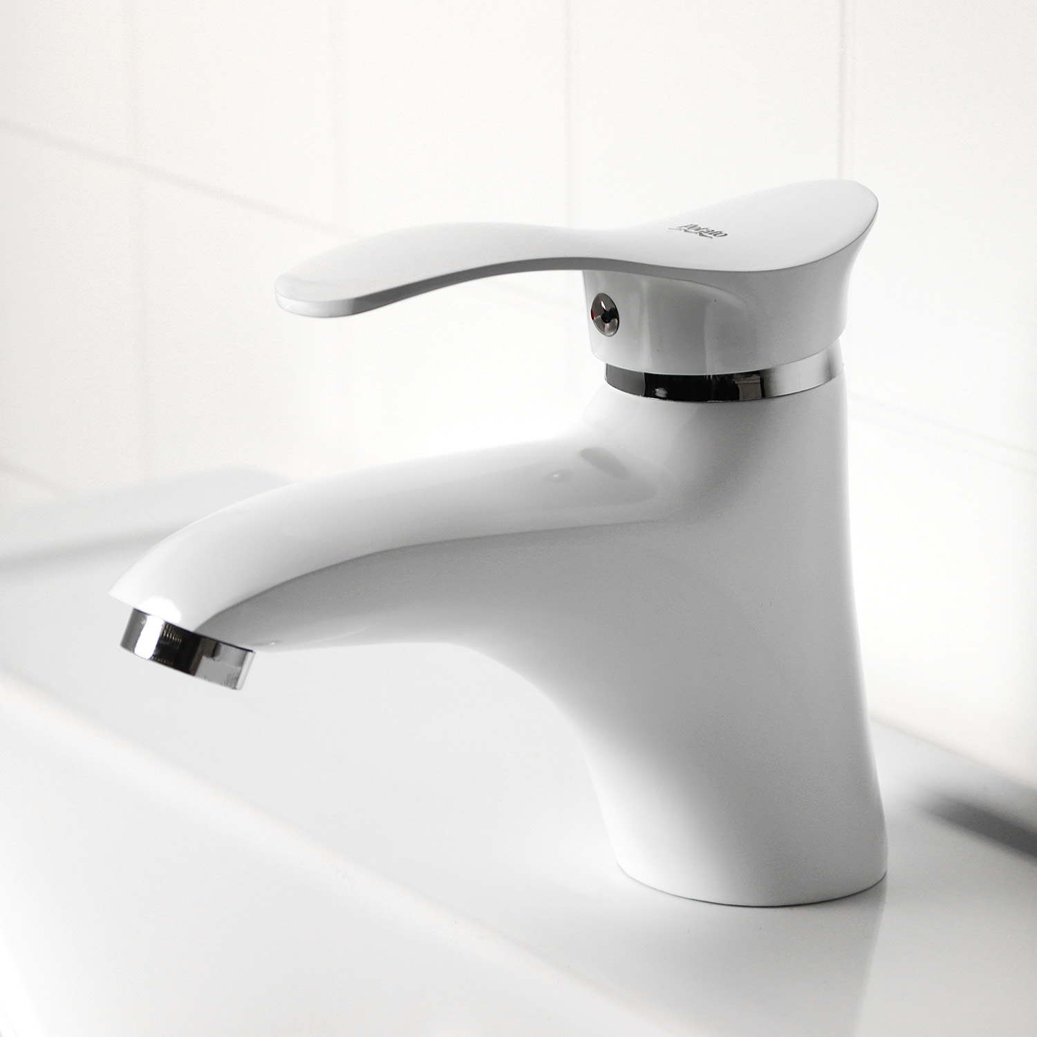 Смеситель для умывальника Potato P1001-7, короткий излив, рычажный