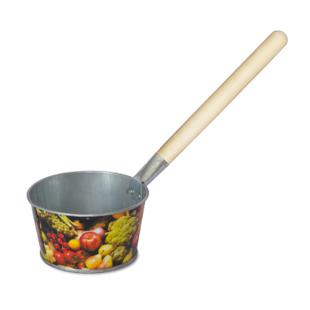 Ковш для бани металл. 1,5л оцинкованный с ДЕКОРОМ, дерев. ручка ("УРАЛИНВЕСТ" Лысьва) *1/10