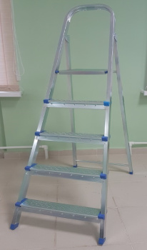 Стремянка стальная 7 ступеней, выс.верхн. площ.1.43м 122207 "Ярус" "Perilla" *1