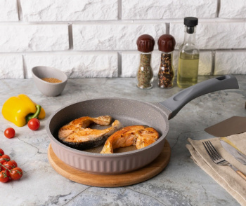 Сковорода алюм. а/приг.литая "Kukmara" "Stella" Cappuccino d22см сск220а *1/6