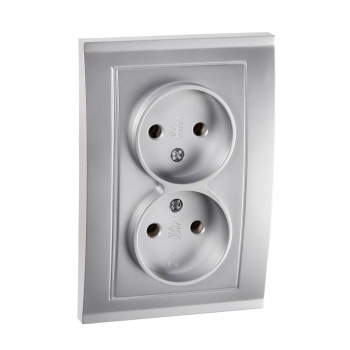 Розетка Бриллиант СП 2-мест. серебро бз 16А IP20 UNIVersal 7949766 *10100